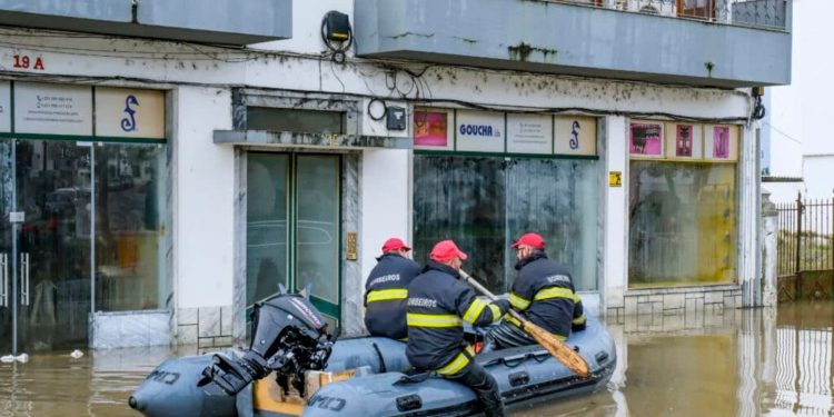 Πορτογαλία: Εκκενώσεις στην Κοΐμπρα λόγω πλημμυρών και κινδύνου φραγμάτων