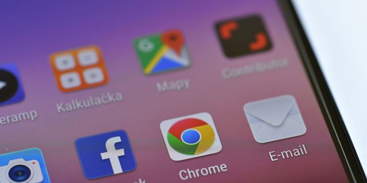 Γερμανία: Στο τραπέζι περιορισμοί στα social media για ανήλικους – Θετικός ο Μερτς