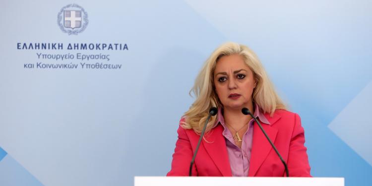 Ποια είναι η Άννα Στρατινάκη – Η παραίτησή της και η σχέση με την υπόθεση Παναγόπουλου