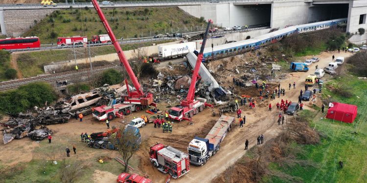 Τέμπη: «Παγώνουν» εκταφές μετά τις αντιδράσεις συγγενών – Ζητούν εξετάσεις στο εξωτερικό