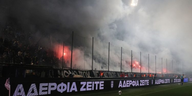 Τούμπα στο 27’: Συγκινητικός φόρος τιμής των φίλων του ΠΑΟΚ στα επτά θύματα (φωτό, βίντεο)