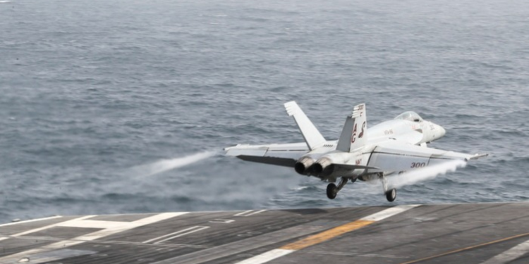 ΗΠΑ: Σχέδια για διαδοχικά στρατιωτικά πλήγματα στο Ιράν αν δώσει εντολή ο Τραμπ