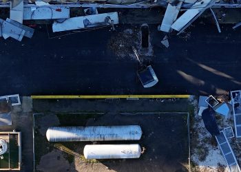 Σταμάτησαν οι έρευνες στη «ΒΙΟΛΑΝΤΑ» υπό το φόβο νέας έκρηξης από το προπάνιο (βίντεο)