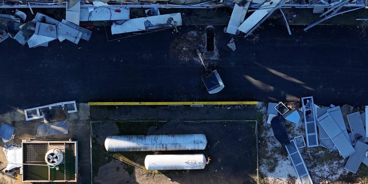 Σταμάτησαν οι έρευνες στη «ΒΙΟΛΑΝΤΑ» υπό το φόβο νέας έκρηξης από το προπάνιο (βίντεο)