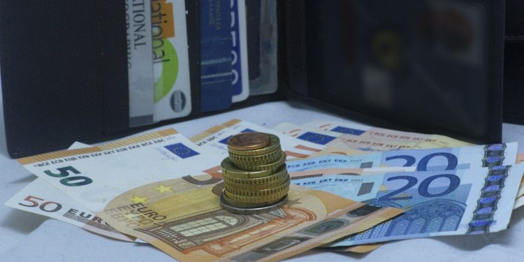 Ιδιωτικό χρέος: Βόμβα που απειλεί χιλιάδες νοικοκυριά