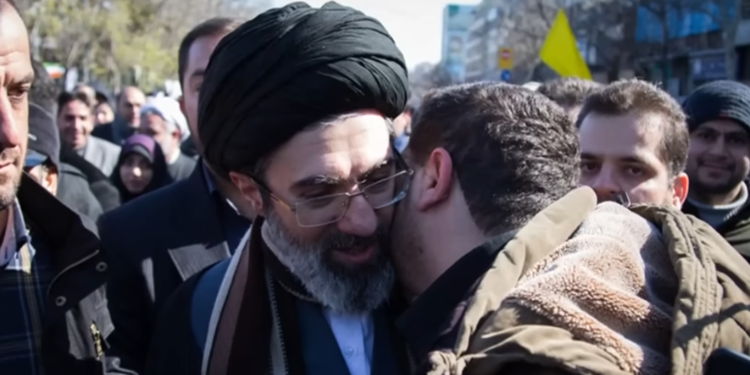 Μοτζτάμπα Χαμενεΐ: Γιατί ο πατέρας του δεν τον ήθελε για διάδοχό του